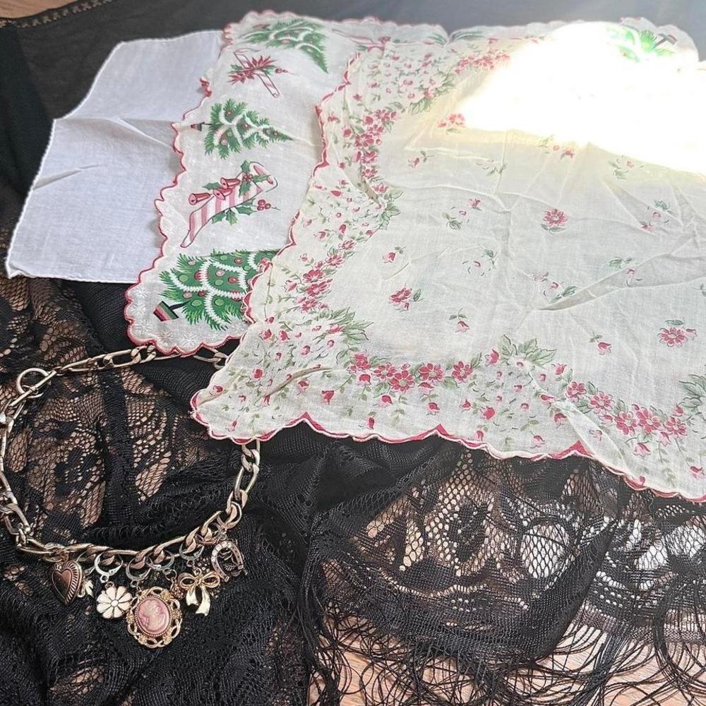 Vintage handkerchief scarf bundle‎